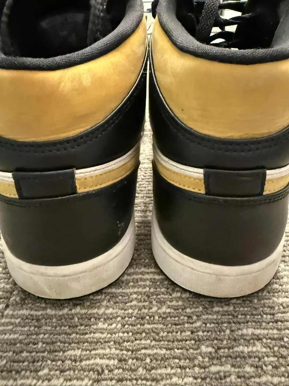 Nike Air Jordan 1 Mid Shoes Mens Size 11.5 White Black Metallic Gold 554724-177